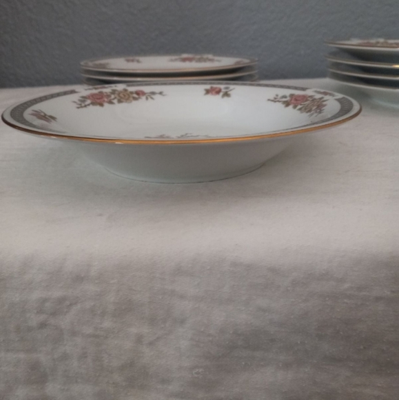 Service for 4 plus bonus creamer and sugar bowl Liling China - Picture 6 of 11